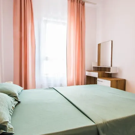 Apartman & Mihai Bravu *